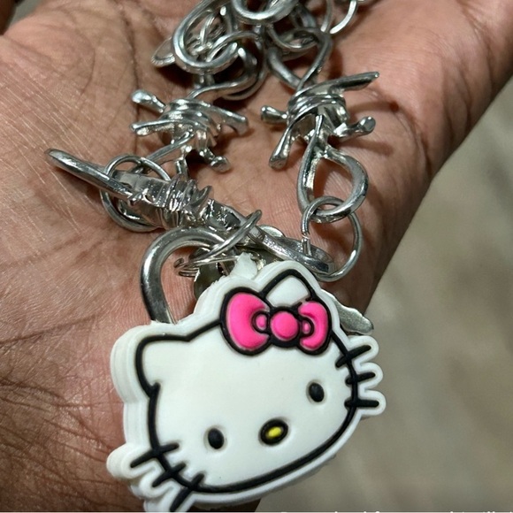🤑SOLD🤑 NWOT HELLO KITTY LOCKET Heart Necklace - Picture 2 of 4